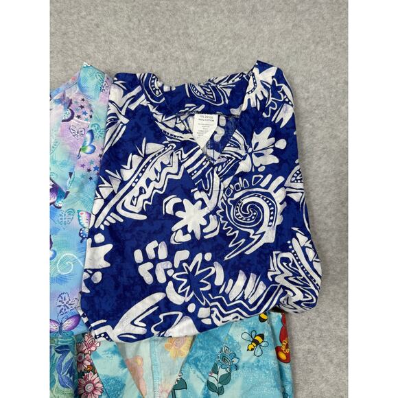 Lot Of 5 Womens Size M Printed Scrub Tops - Picture 6 of 6